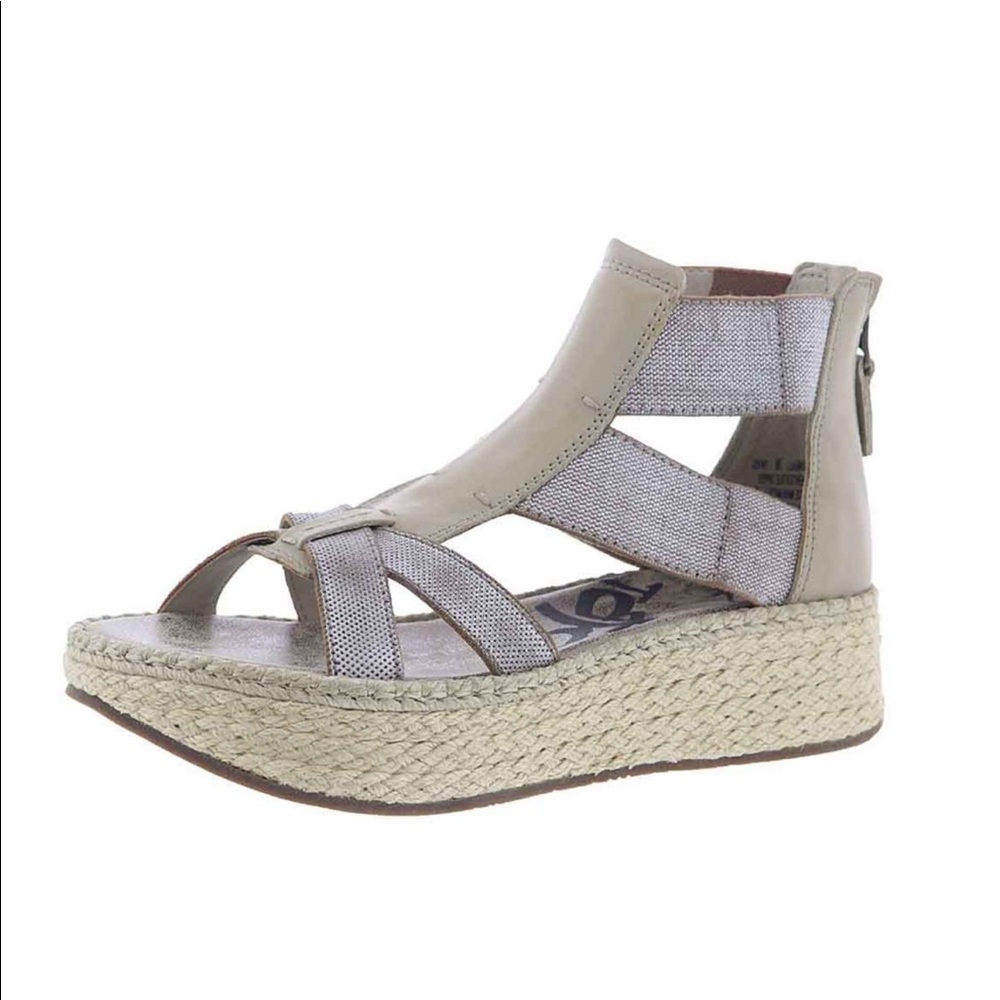 OTBT cannon ball flat sandals